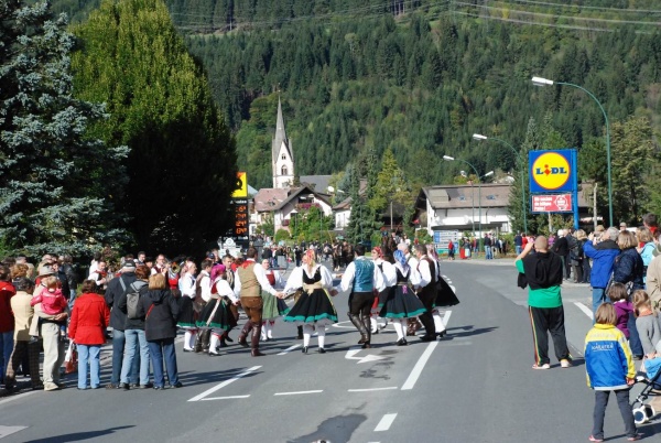 Umzug beim XV. Käsefestival in Kötschach-Mauthen