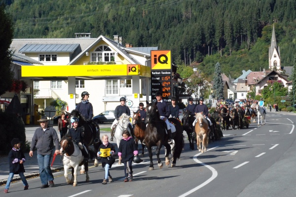 Umzug beim XV. Käsefestival in Kötschach-Mauthen