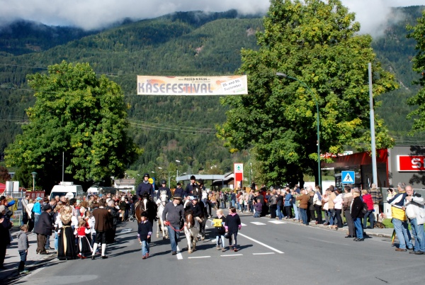 Umzug beim XV. Käsefestival in Kötschach-Mauthen