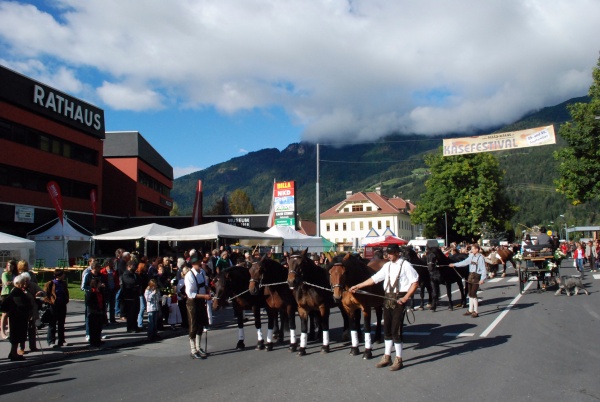 Umzug beim XV. Käsefestival in Kötschach-Mauthen