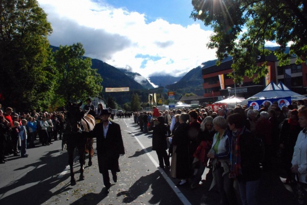 Umzug beim XV. Käsefestival in Kötschach-Mauthen