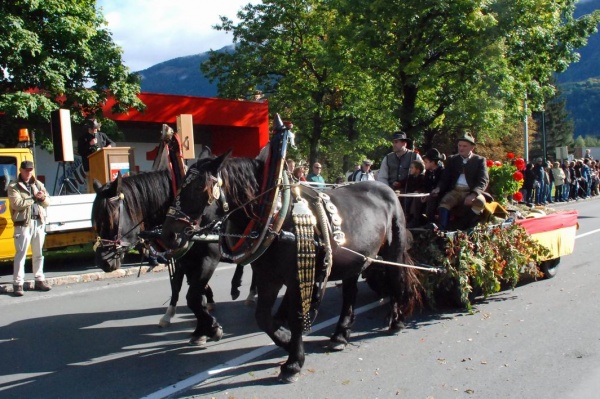 Umzug beim XV. Käsefestival in Kötschach-Mauthen