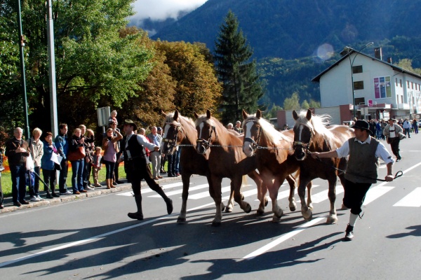 Umzug beim XV. Käsefestival in Kötschach-Mauthen